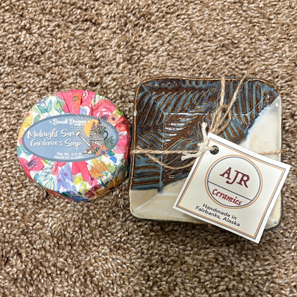 Leaf Design Soap Dish with Midnight Sun Gardener's Soap